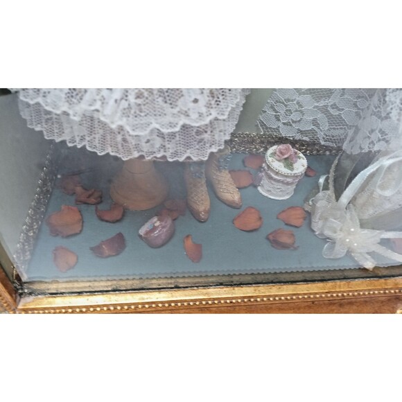Vtg. 3D Shadow Box Victorian Fashion Diorama Room Decor 13 x 10 x 4" - Picture 7 of 12